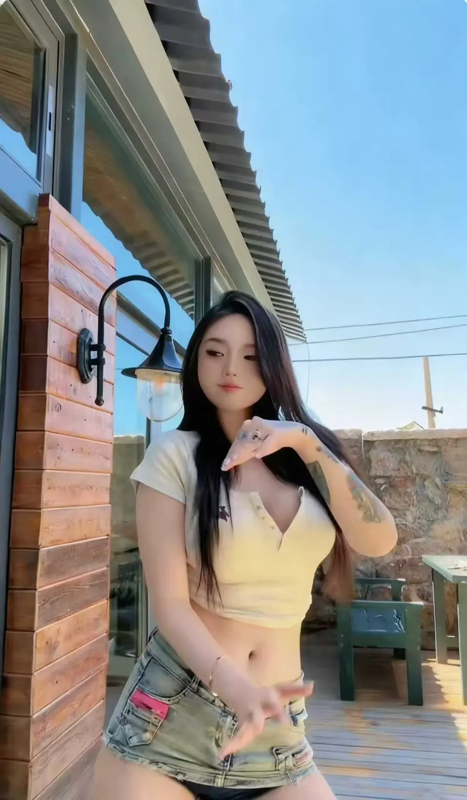 《Meena 成美男》高清全集免费在线观看-中文版未删减资源直接获取-无广告网盘观看更便捷-一次看遍Meena 成美男全集