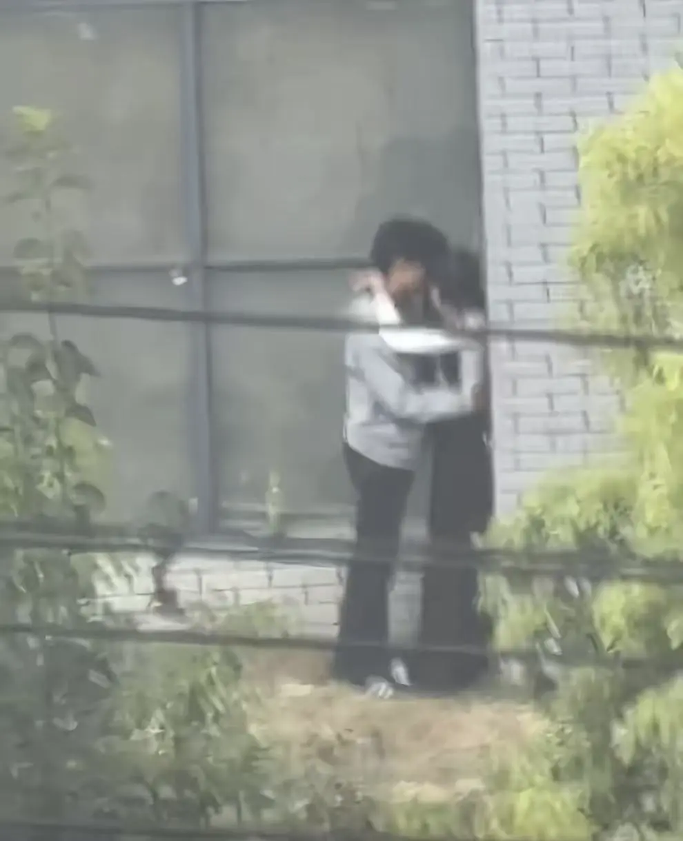 《蚌埠职教园情侣野外视频》资源下载-完整版免费鉴赏，蚌埠职教园情侣野外视频现场画面流出引热议